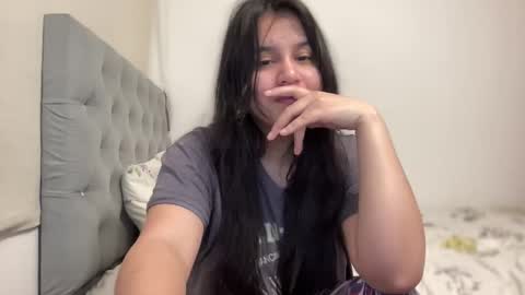 Snapshot of lilprincessxoxo_ chatting on April 2026 06:19:01 AM lilprincessxoxo_ online show from April 2026 06:19:01 AM