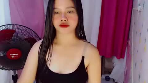 Snapshot of lilsweet_marie chatting on November 2025 06:35:01 PM Lilsweet marie online show from November 2025 06:35:01 PM
