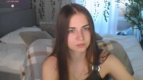 Snapshot of lilu__moon chatting on June 2026 06:52:02 AM lilu__moon online show from June 2026 06:52:02 AM