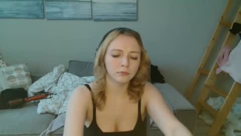 Lily dollyx online show from November 2025 10:15:02 AM