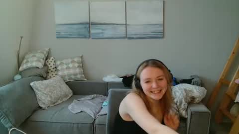 Lily dollyx online show from November 2025 09:52:02 AM