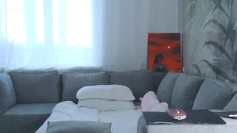 Lily online show from February 2025 07:49:01 AM