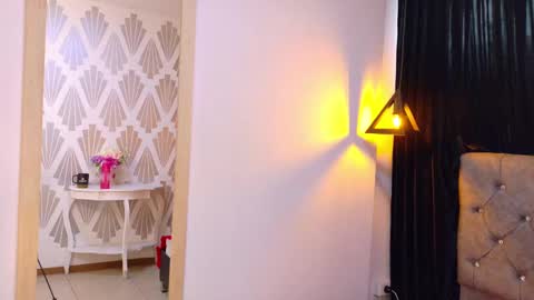 Lily Lauren online show from October 2025 12:59:02 PM