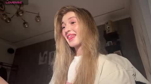 Sophie online show from September 2025 05:23:01 PM