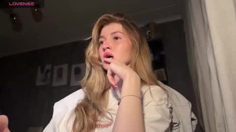 Sophie online show from September 2025 05:56:01 PM