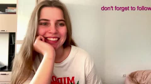 Snapshot of lily_smily chatting on December 2024 11:24:01 AM Lily online show from December 2024 11:24:01 AM