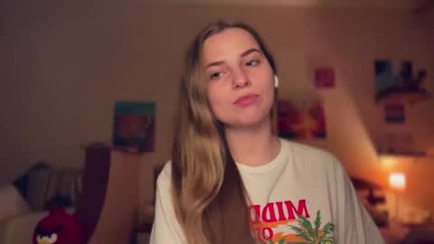 Snapshot of lily_smily chatting on October 2025 11:29:02 PM Lily online show from October 2025 11:29:02 PM