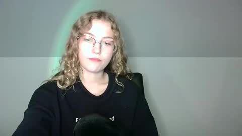 small lily online show from October 2025 03:18:01 PM