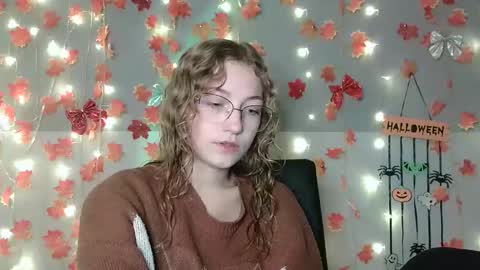 Snapshot of lily_tayberry chatting on October 2025 11:08:02 AM small lily online show from October 2025 11:08:02 AM