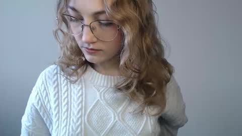 small lily online show from February 2026 01:10:01 PM