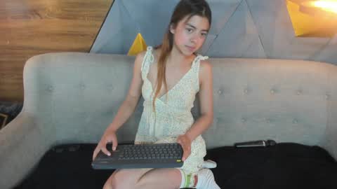 Snapshot of lily_waist chatting on January 2025 06:05:01 AM lily_waist online show from January 2025 06:05:01 AM