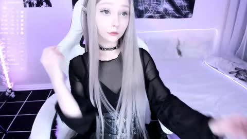 Snapshot of lily_weep chatting on September 2025 02:44:02 AM Lily online show from September 2025 02:44:02 AM