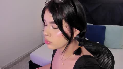 LilyWoodz online show from March 2026 07:17:01 PM