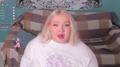Snapshot of lilybelll chatting on December 2024 11:15:01 AM Lily online show from December 2024 11:15:01 AM