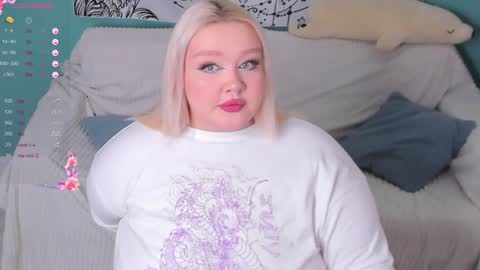 Snapshot of lilybelll chatting on December 2024 05:00:01 PM Lily online show from December 2024 05:00:01 PM