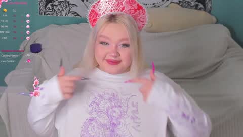 Snapshot of lilybelll chatting on December 2024 10:41:02 PM Lily online show from December 2024 10:41:02 PM