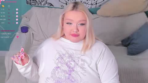 Snapshot of lilybelll chatting on January 2025 09:26:02 AM Lily online show from January 2025 09:26:02 AM