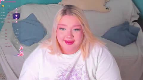 Snapshot of lilybelll chatting on January 2025 03:00:01 PM Lily online show from January 2025 03:00:01 PM