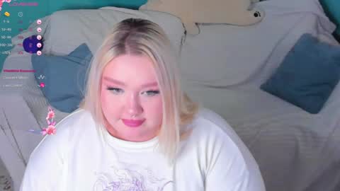 Snapshot of lilybelll chatting on January 2025 06:14:01 PM Lily online show from January 2025 06:14:01 PM