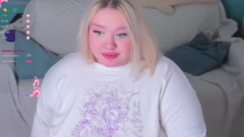 Snapshot of lilybelll chatting on February 2025 12:06:02 PM Lily online show from February 2025 12:06:02 PM