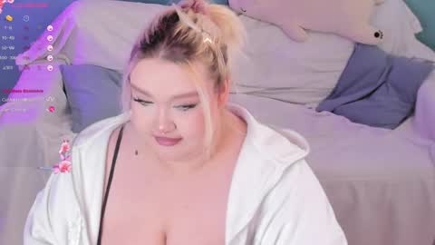 Snapshot of lilybelll chatting on February 2025 09:39:02 AM Lily online show from February 2025 09:39:02 AM