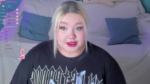 Snapshot of lilybelll chatting on February 2025 09:52:02 PM Lily online show from February 2025 09:52:02 PM