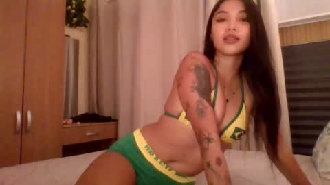 lilyflowerxo online show from April 2026 11:47:02 AM
