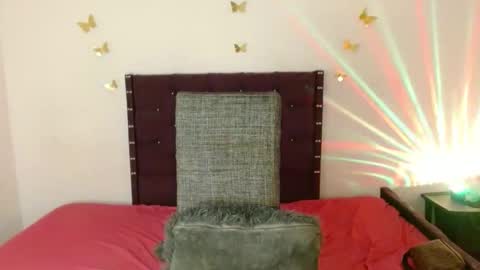 lilyloock1105 online show from April 2026 09:39:01 PM