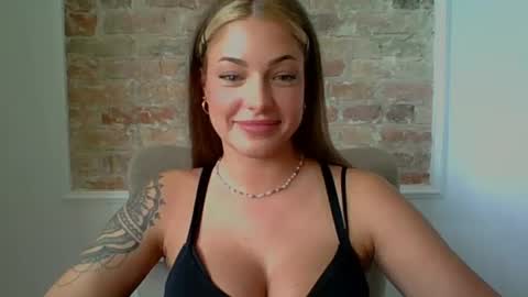 Snapshot of lilylovely26 chatting on July 2026 10:39:01 AM Lily online show from July 2026 10:39:01 AM