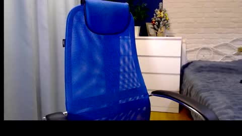 Lily online show from December 2025 07:03:01 AM