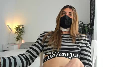 Lily Reina online show from April 2026 06:47:01 PM