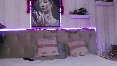Snapshot of lilyrose_ chatting on December 2024 07:32:01 AM online show from December 2024 07:32:01 AM