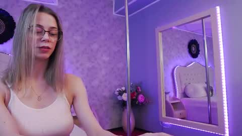 Snapshot of lilyrose_ chatting on February 2025 04:03:02 AM online show from February 2025 04:03:02 AM