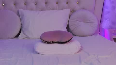 Snapshot of lilyrose_ chatting on March 2025 07:19:02 AM online show from March 2025 07:19:02 AM