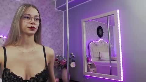 Snapshot of lilyrose_ chatting on September 2025 03:28:01 AM online show from September 2025 03:28:01 AM