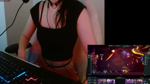 Snapshot of lilythrone chatting on October 2025 08:35:01 AM Lily Rone online show from October 2025 08:35:01 AM