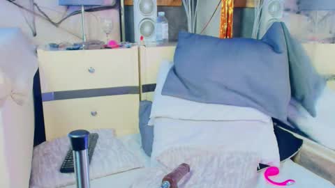 Snapshot of lilyybigass chatting on October 2025 01:42:02 PM Lilly online show from October 2025 01:42:02 PM