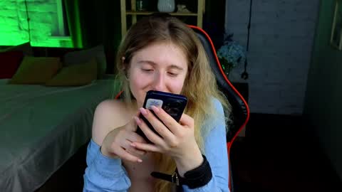Snapshot of lin_rosex chatting on December 2024 01:59:02 PM MashaMaria online show from December 2024 01:59:02 PM