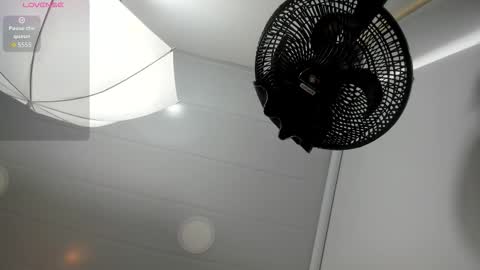 Snapshot of lina_garcia chatting on October 2025 11:44:02 AM online show from October 2025 11:44:02 AM