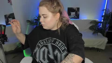 lina_linx online show from March 2025 06:33:01 PM
