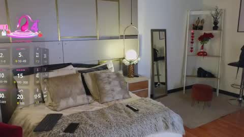 Lina online show from April 2026 08:29:01 PM