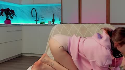 Lina -  online show from December 2024 12:14:02 PM