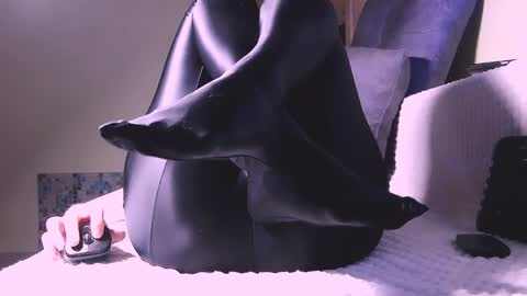 Snapshot of lina_owl chatting on December 2024 11:28:02 PM Lina online show from December 2024 11:28:02 PM