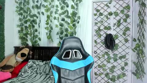 paola online show from December 2025 12:04:01 AM