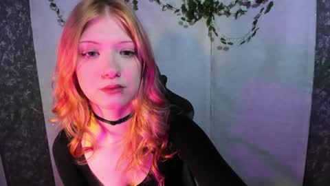 Lina online show from April 2026 08:09:01 PM