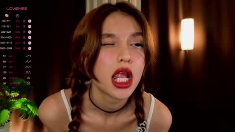 Lina online show from October 2025 08:28:02 PM