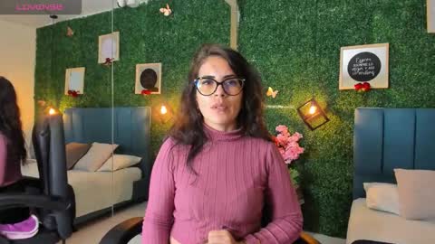 Lina  online show from October 2025 11:53:01 AM