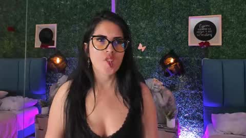 Lina  online show from January 2026 11:48:01 AM