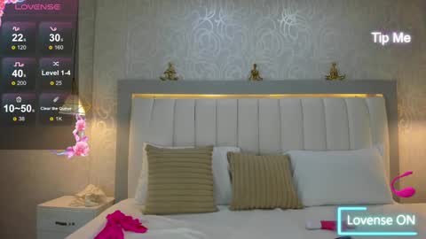 L I N A  online show from October 2025 04:57:02 AM