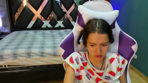  Linda  online show from December 2024 05:43:01 PM